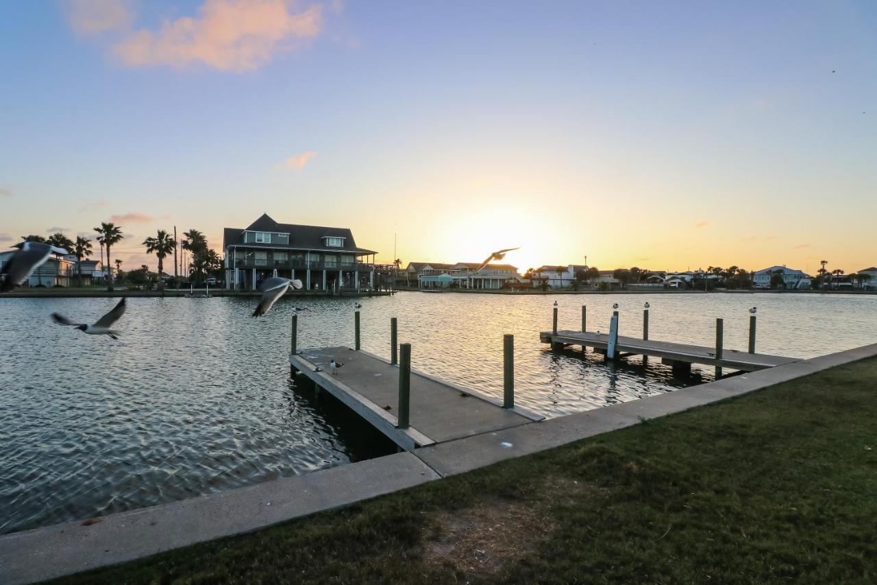 One-Of-A-Kind Beach Home With Lounge Bar Game Room Galveston Exteriör bild